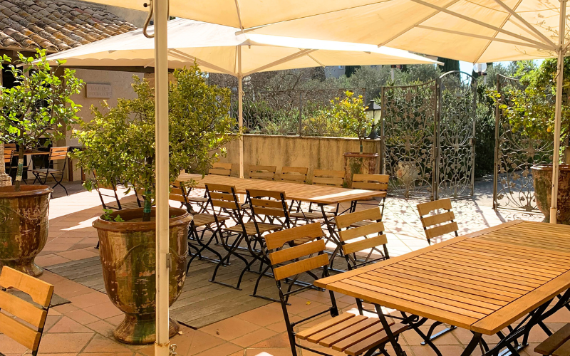 Espace terrasse privatisable du restaurant Mas de Saporta à Montpellier